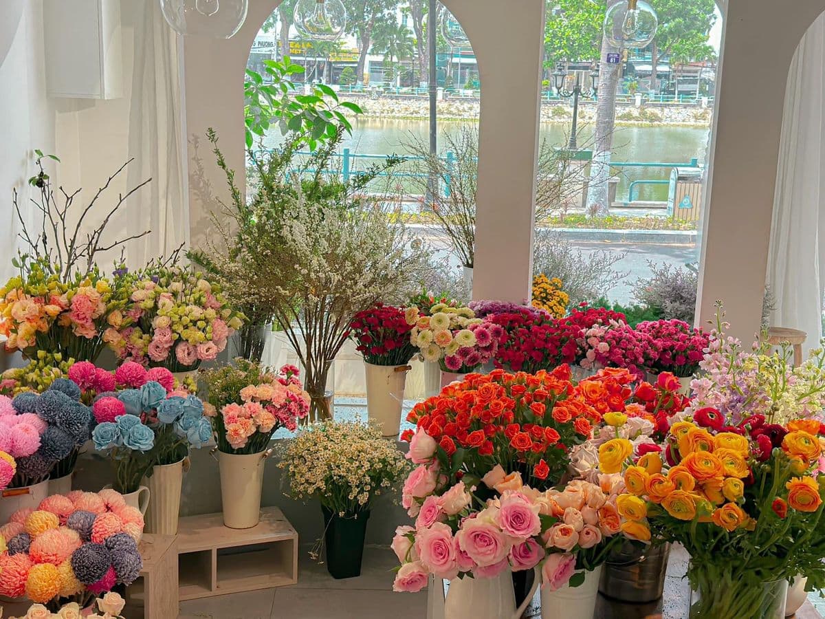 Sinh viên VNU và nhu cầu hoa tươi